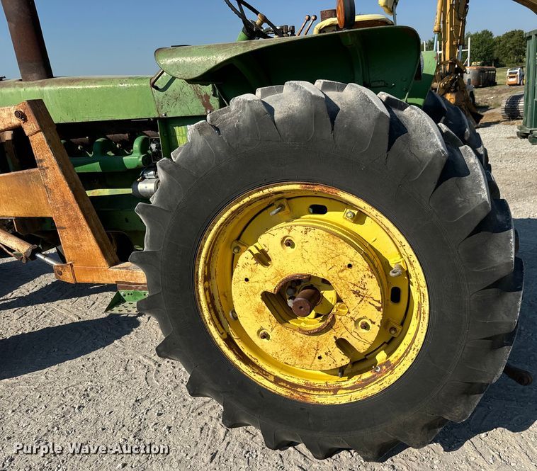 image for item MV9094 1969 John Deere 4020 tractor