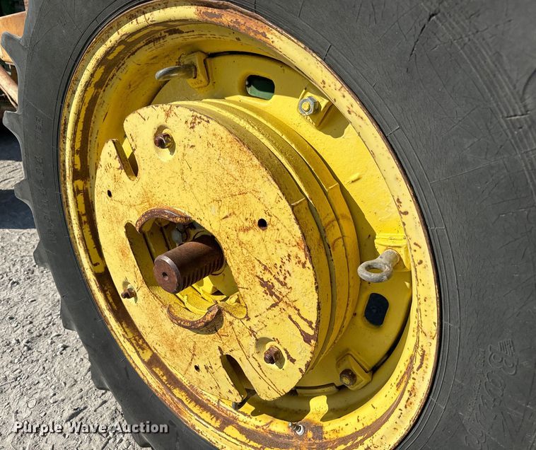 image for item MV9094 1969 John Deere 4020 tractor