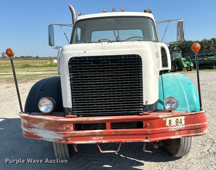 image for item MV9095 1971 Hendrickson semi truck
