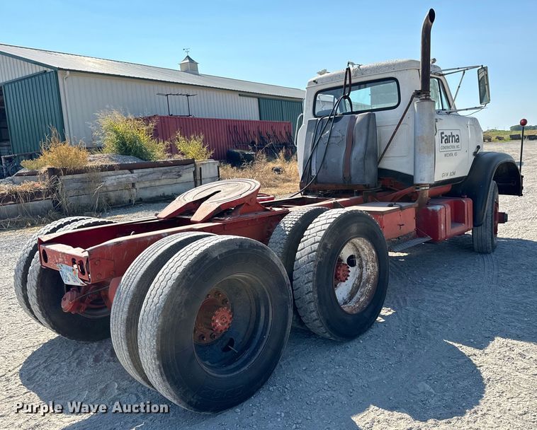 image for item MV9095 1971 Hendrickson semi truck