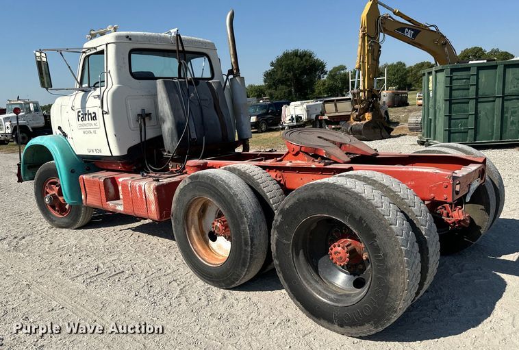 image for item MV9095 1971 Hendrickson semi truck