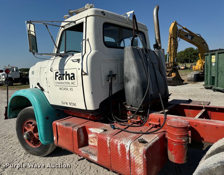 image for item MV9095 1971 Hendrickson semi truck