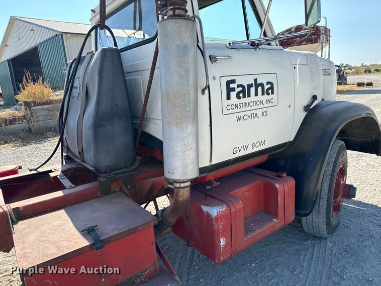 image for item MV9095 1971 Hendrickson semi truck