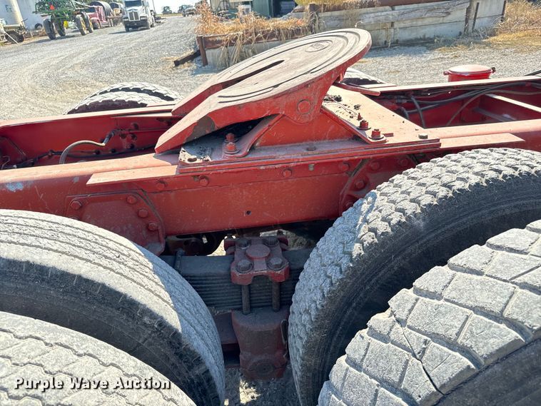 image for item MV9095 1971 Hendrickson semi truck