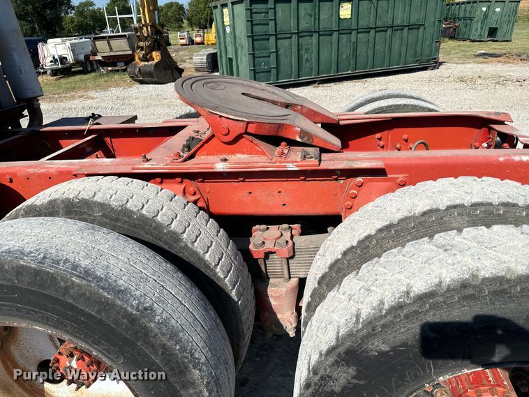 image for item MV9095 1971 Hendrickson semi truck