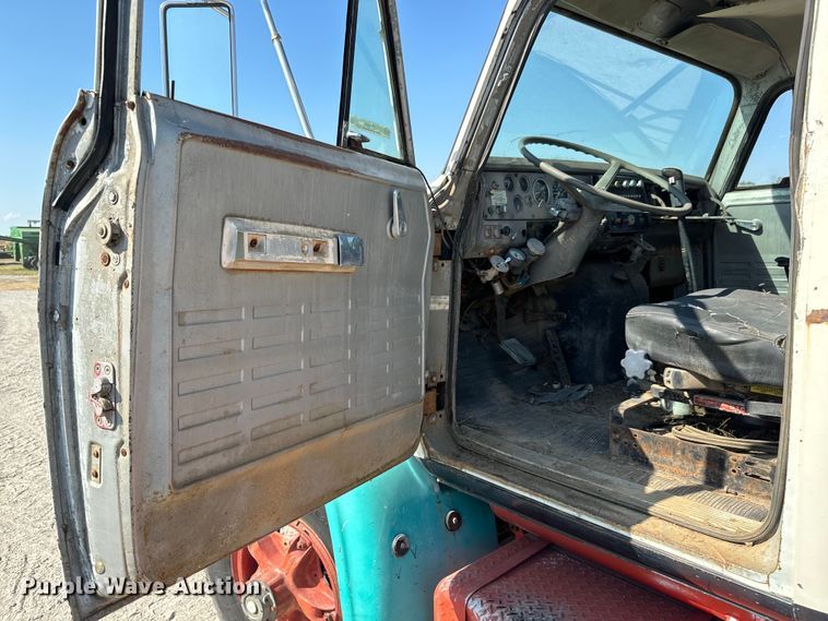 image for item MV9095 1971 Hendrickson semi truck