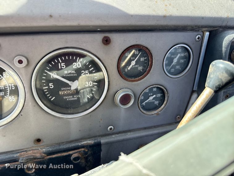 image for item MV9095 1971 Hendrickson semi truck