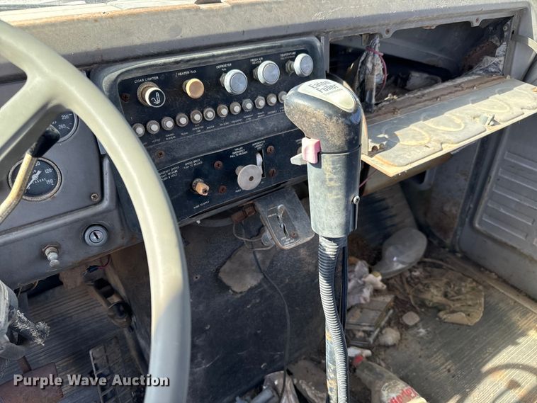 image for item MV9095 1971 Hendrickson semi truck