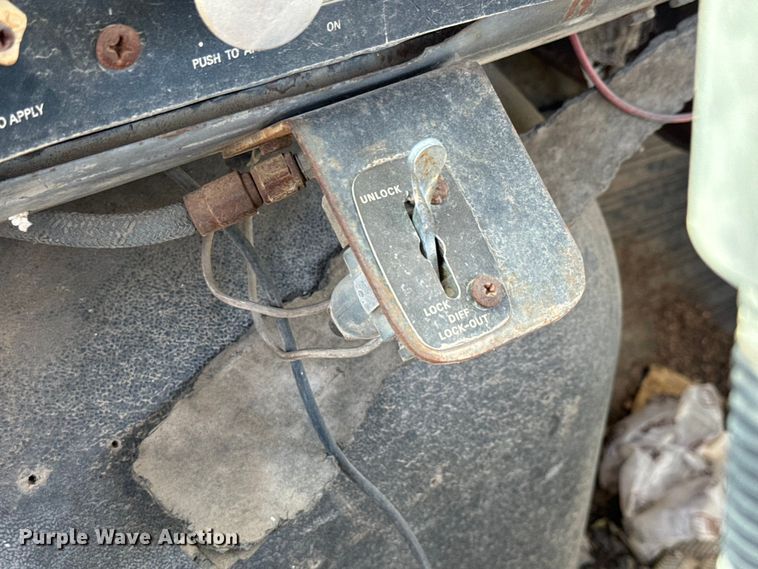 image for item MV9095 1971 Hendrickson semi truck