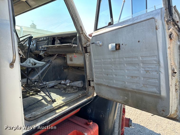 image for item MV9095 1971 Hendrickson semi truck