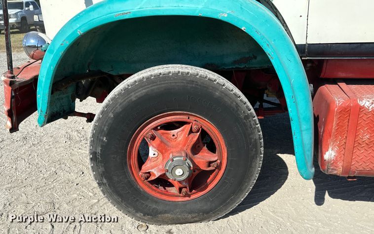 image for item MV9095 1971 Hendrickson semi truck