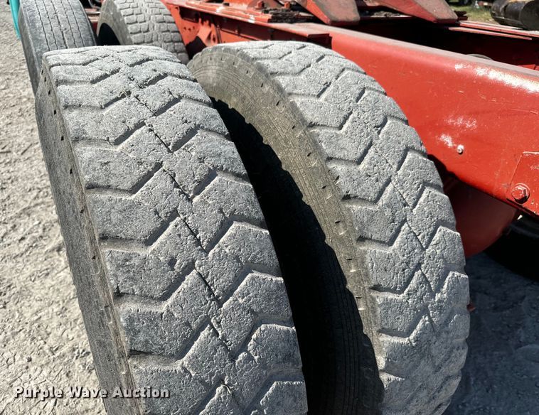 image for item MV9095 1971 Hendrickson semi truck