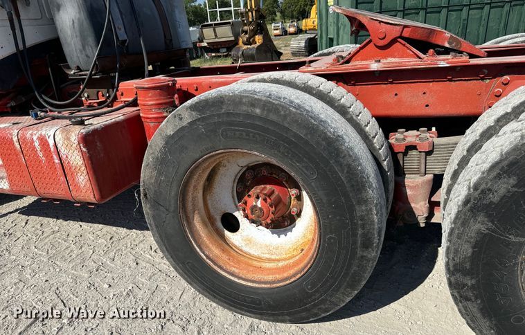 image for item MV9095 1971 Hendrickson semi truck