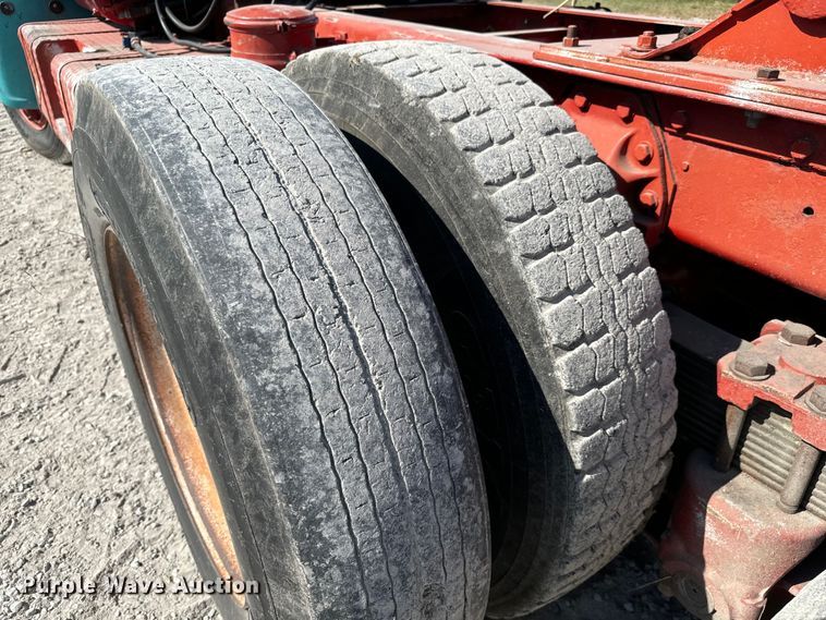 image for item MV9095 1971 Hendrickson semi truck