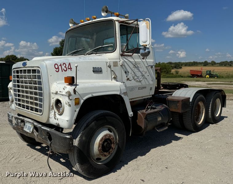 image for item MV9096 1986 Ford 9000 semi truck