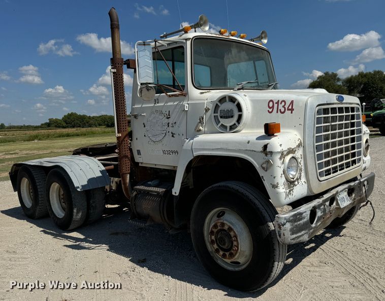 image for item MV9096 1986 Ford 9000 semi truck