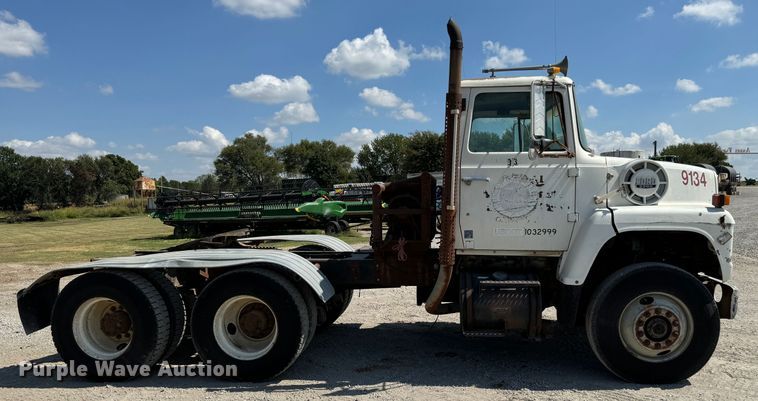 image for item MV9096 1986 Ford 9000 semi truck