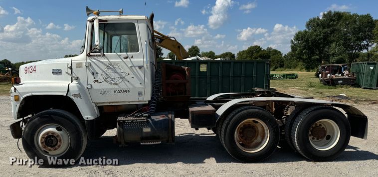 image for item MV9096 1986 Ford 9000 semi truck