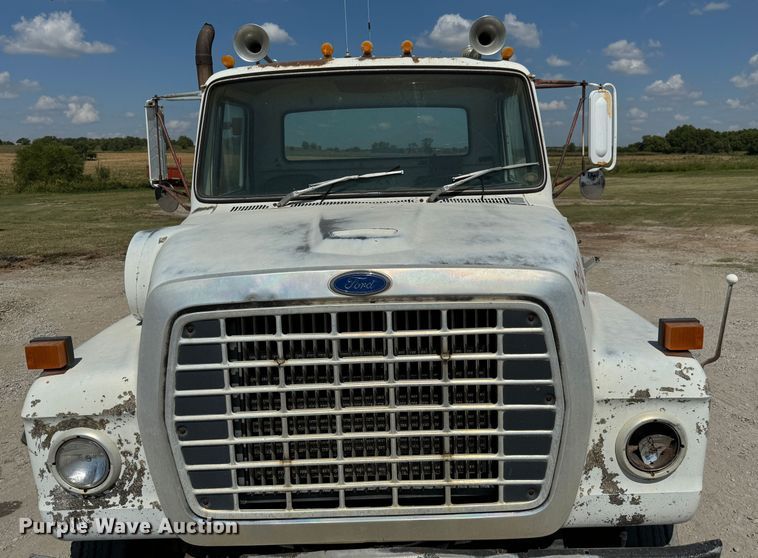 image for item MV9096 1986 Ford 9000 semi truck