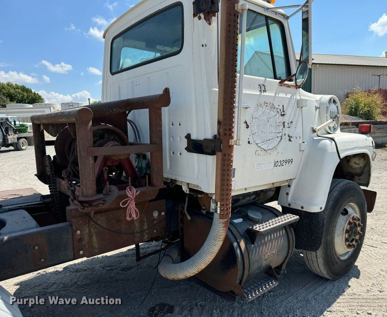 image for item MV9096 1986 Ford 9000 semi truck