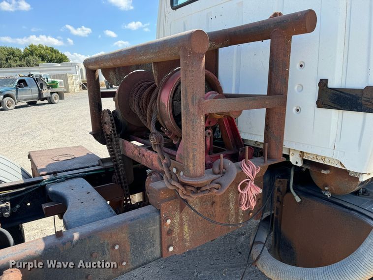 image for item MV9096 1986 Ford 9000 semi truck