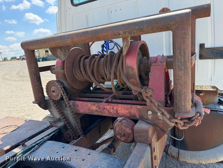 image for item MV9096 1986 Ford 9000 semi truck