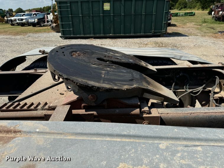 image for item MV9096 1986 Ford 9000 semi truck