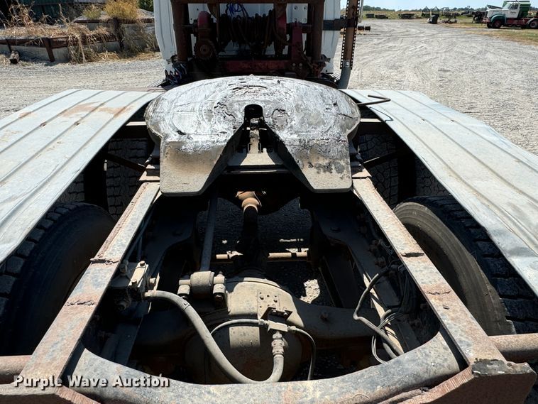 image for item MV9096 1986 Ford 9000 semi truck