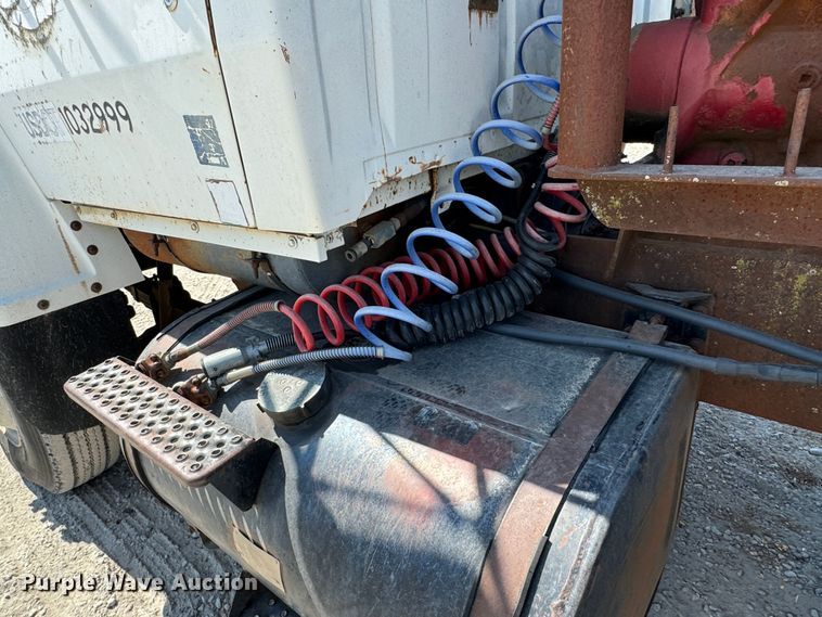 image for item MV9096 1986 Ford 9000 semi truck