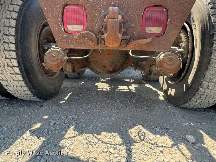 image for item MV9096 1986 Ford 9000 semi truck