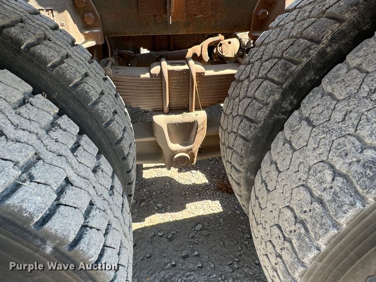 image for item MV9096 1986 Ford 9000 semi truck