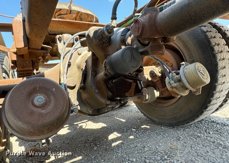 image for item MV9096 1986 Ford 9000 semi truck