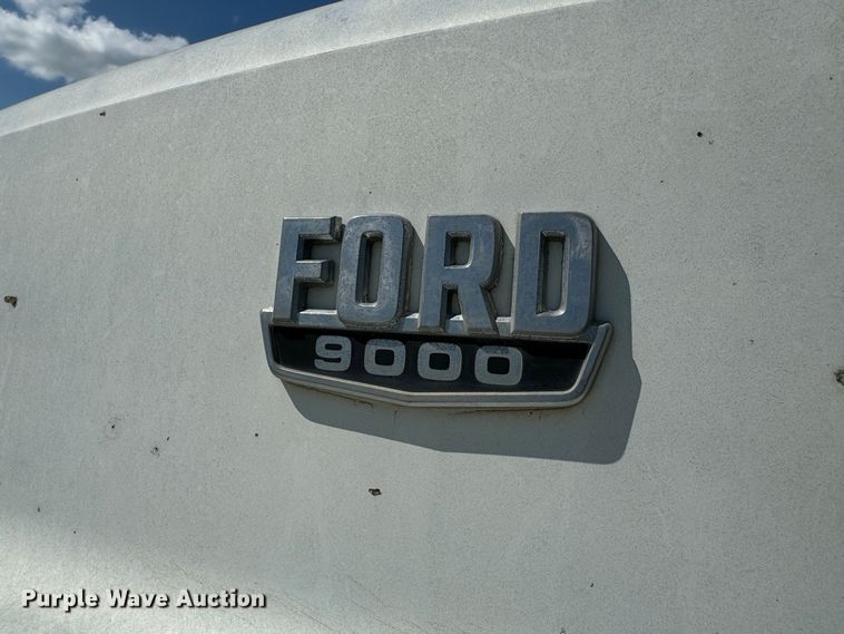 image for item MV9096 1986 Ford 9000 semi truck