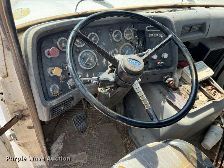 image for item MV9096 1986 Ford 9000 semi truck