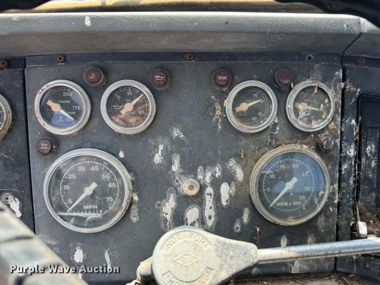 image for item MV9096 1986 Ford 9000 semi truck