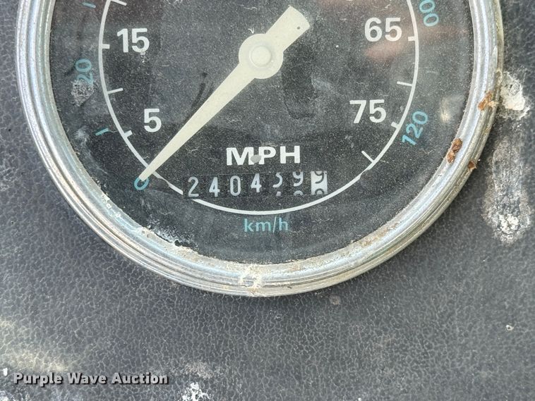 image for item MV9096 1986 Ford 9000 semi truck