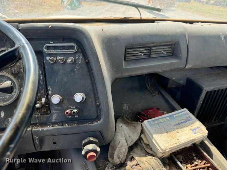 image for item MV9096 1986 Ford 9000 semi truck