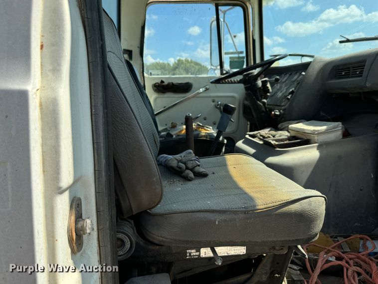 image for item MV9096 1986 Ford 9000 semi truck