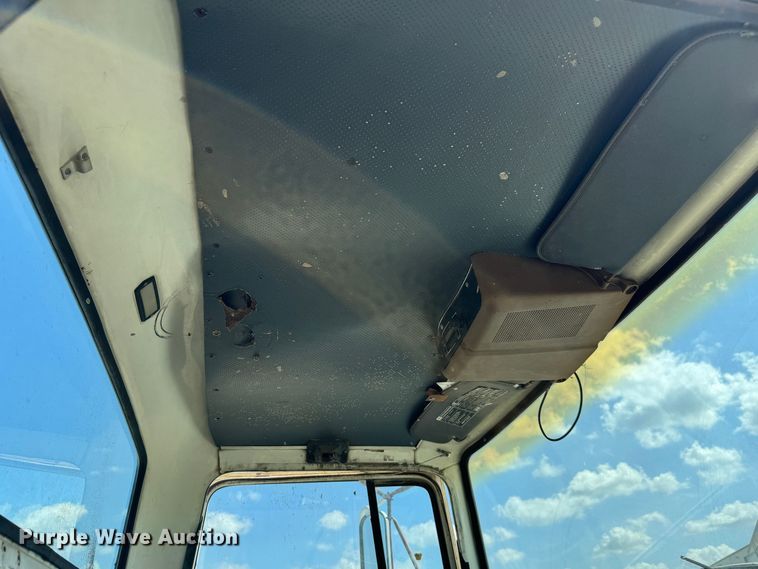 image for item MV9096 1986 Ford 9000 semi truck