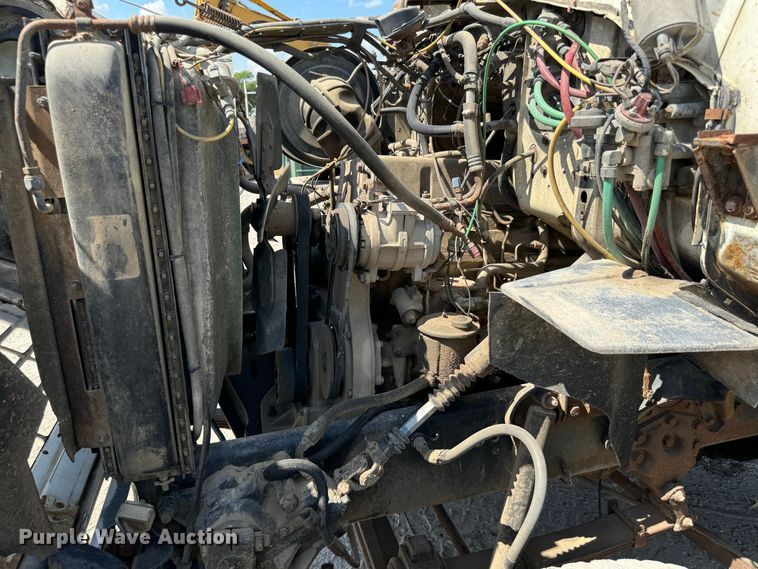 image for item MV9096 1986 Ford 9000 semi truck