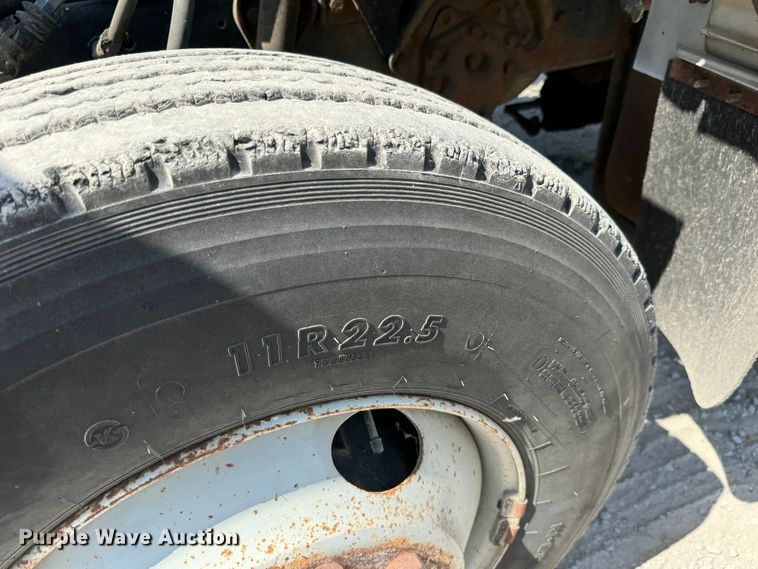 image for item MV9096 1986 Ford 9000 semi truck