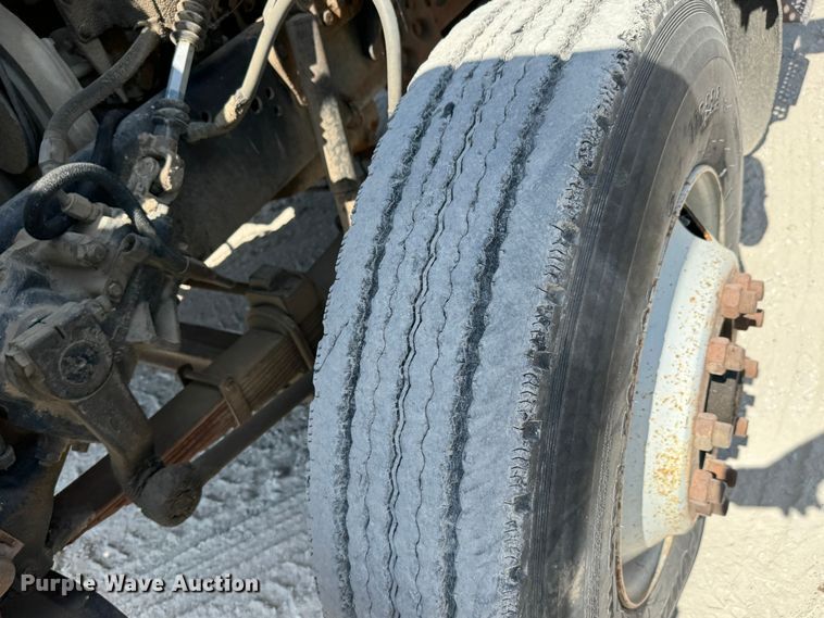 image for item MV9096 1986 Ford 9000 semi truck