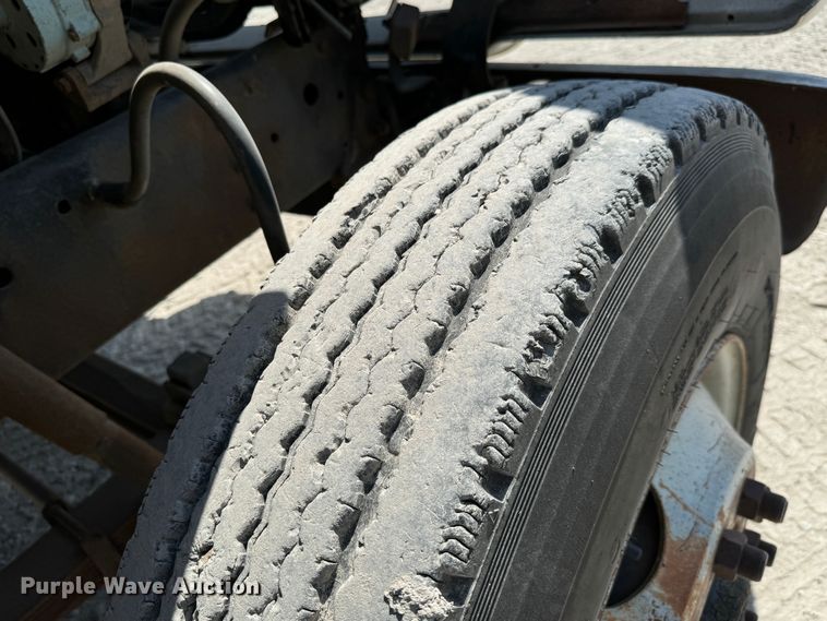 image for item MV9096 1986 Ford 9000 semi truck