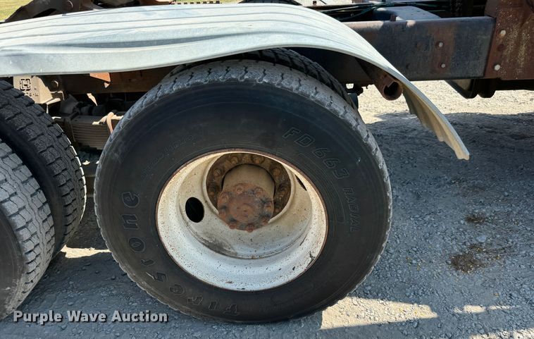 image for item MV9096 1986 Ford 9000 semi truck