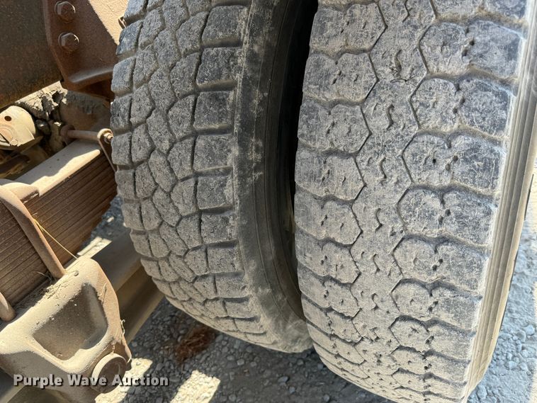 image for item MV9096 1986 Ford 9000 semi truck