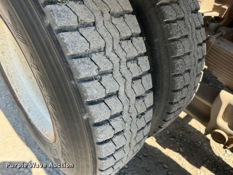 image for item MV9096 1986 Ford 9000 semi truck