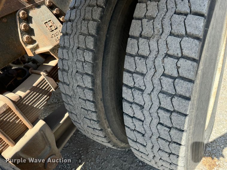 image for item MV9096 1986 Ford 9000 semi truck