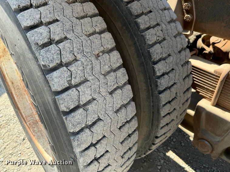 image for item MV9096 1986 Ford 9000 semi truck