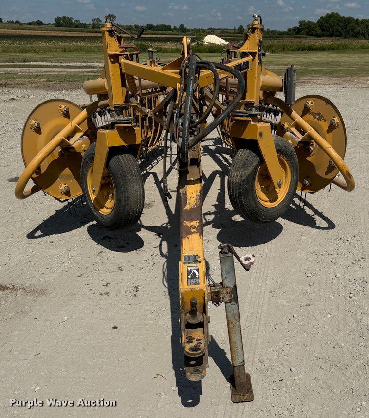 image for item MV9097 2008 Vermeer  R2300 hay rake