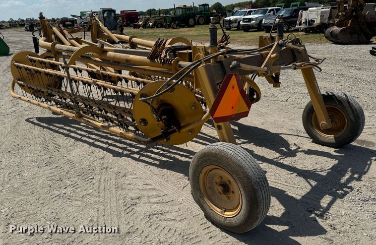 image for item MV9097 2008 Vermeer  R2300 hay rake